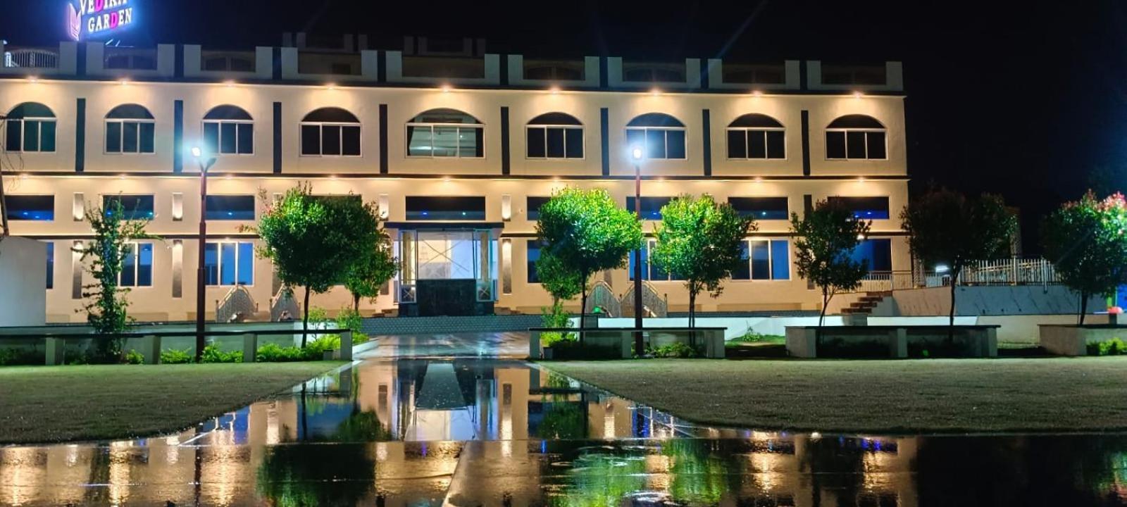 Hotel Vedika Garden Lonavla Exterior foto